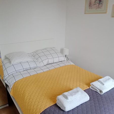 Apartament Dwupokojowy Островець-Свентокшиський Екстер'єр фото